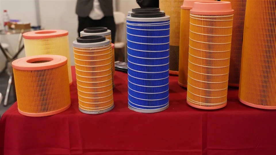 Debu Mengumpul Filter Roll Jenis Bahan Glassfiber H14 HEPA Roll Air Filter Paper untuk Kartrij Penapis