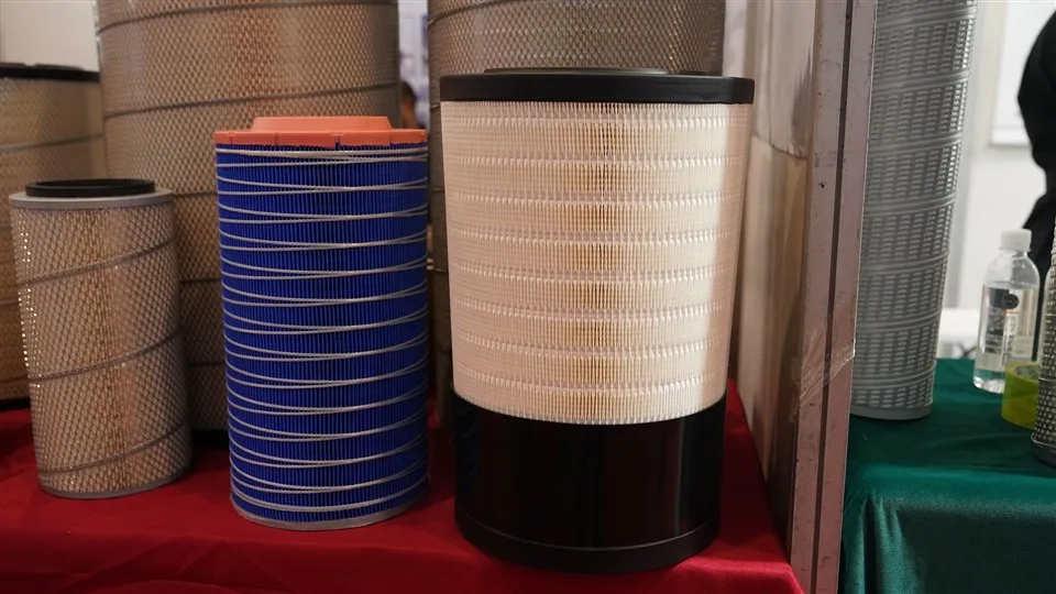 Heavy Duty Truck Air Filter Metal Spare Spare Equipment Machinery P 628203 11 k 9-21320 11 K9-21310 Custom Digunakan Baru